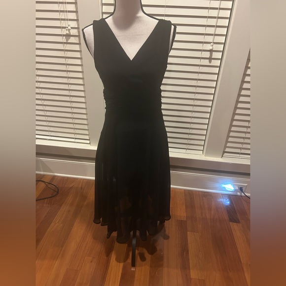 connected apparel Dresses & Skirts - Connected Apparel Black Sleeveless Midi Dress size 6